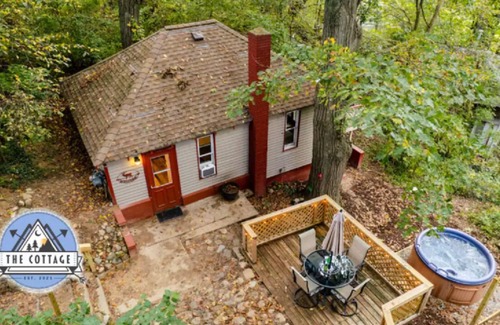 Solon Township House | Cozy Cottage Getaway - $0 Cleaning Fee!