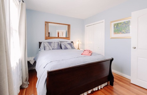Okanagan-Similkameen House | Cozy Cottage Haven: Just a Short Walk to the Beach