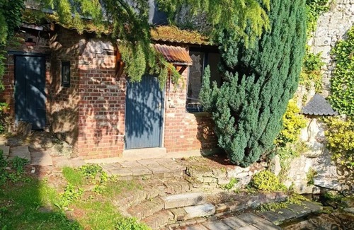 Les Andelys Cottage | Cozy cottage in charming Les Andelys with AC, WiFi