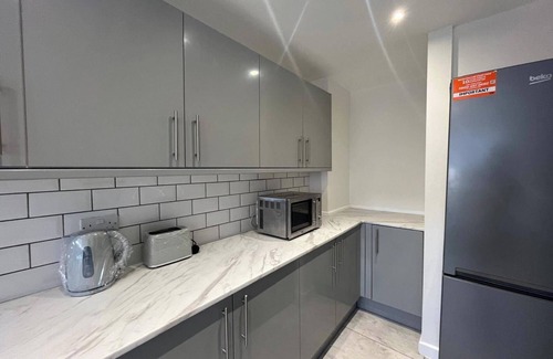 Selhurst House | Cozy Cottage in Croydon