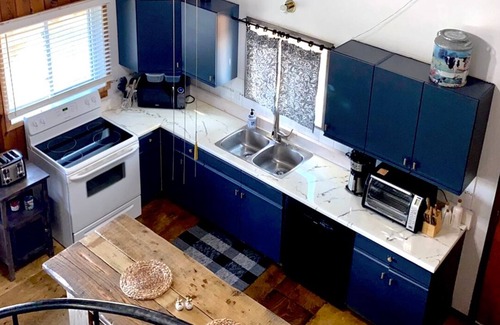 Gimli Cottage | Cozy Cottage in Gimli Mb with a Private Beach