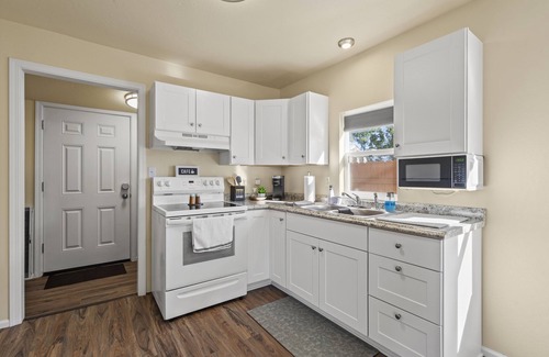 Grants Pass Cottage | Cozy Cottage in Grants Pass Near River!