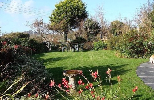 St Davids Cottage | Cozy cottage in heart of St Davids - private garden with Cathedral views