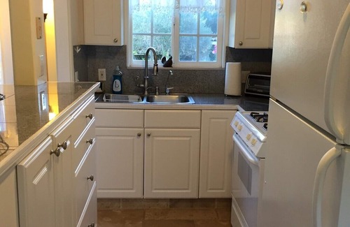 Montecito Cottage | ~*~Cozy Cottage in Montecito~*~Pet Friendly -Pool