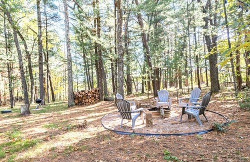 Friendship Cabin | Cozy Cottage in the Woods| WI Dells | Hike | Dogs | Kayak
