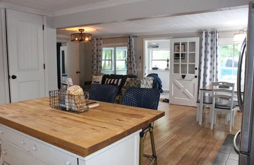 Pentwater House | Cozy cottage just minutes from Lake Michigan!