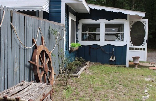 Pentwater House | Cozy cottage just minutes from Lake Michigan!