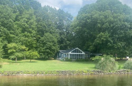 Bowling Green House | Cozy Cottage Leisure on Lake Wylie