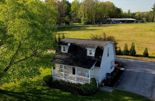 Hendersonville Cottage | Cozy Cottage located in an Apple Orchard - 5 mins from Downtown Hendersonville