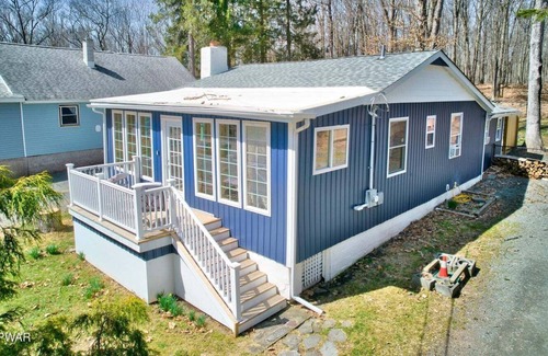 Lakeville Cottage | Cozy cottage located 2 blocks from lake Wallenpaupak