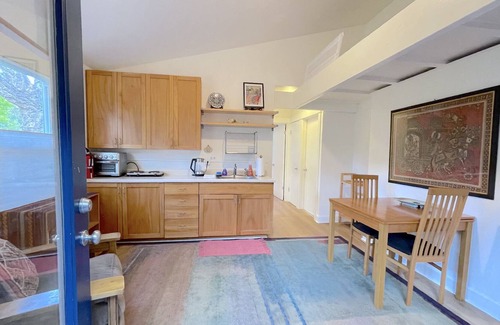 Westside Santa Cruz Cottage | Cozy Cottage located in the Upper Westside of Santa Cruz!