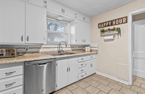 Blue Township House | Cozy Cottage Minutes From Stadiums + Parking and Fenced in Yard
