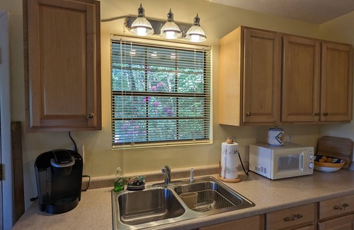 Hot Springs Cottage | Cozy Cottage, minutes to Hot Springs. Pet Friendly!