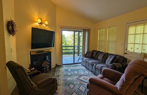 Hot Springs Cottage | Cozy Cottage, minutes to Hot Springs. Pet Friendly!