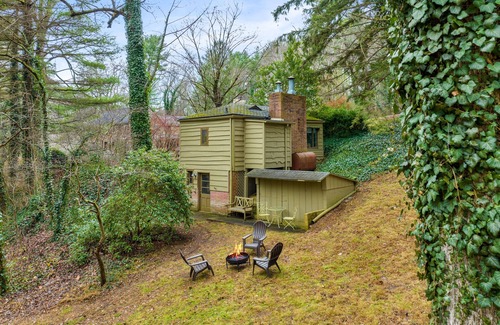 Asheville Cottage | Cozy cottage minutes from downtown Asheville with a countryside feel