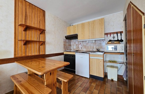 La Faute-sur-Mer House | Cozy Cottage Near Beach with Private Garden, Parking, and Pet-Friendly Option