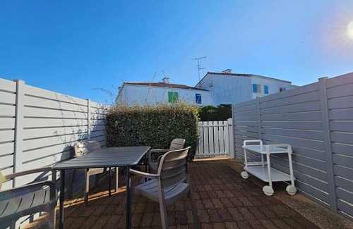 La Faute-sur-Mer House | Cozy Cottage Near Beach with Private Garden, Parking, and Pet-Friendly Option