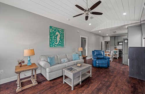 Port St. Joe Cottage | Cozy cottage near beach - Pet Friendly with large fenced yard
