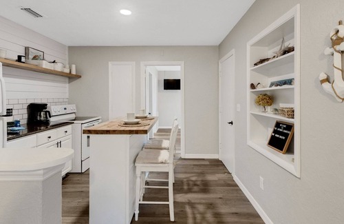 West Bradenton House | Cozy Cottage Near Boat Launch, Downtown Bradenton, and AMI