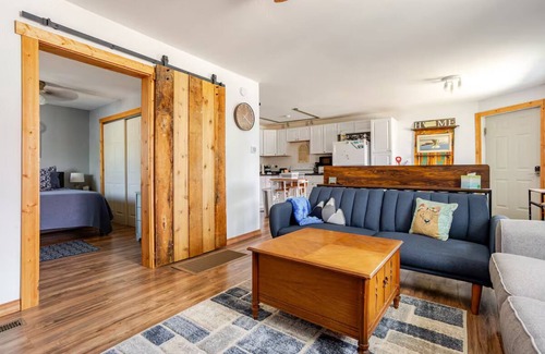 Anaconda House | Cozy Cottage near downtown brings Georgetown Lake & Fairmont to your fingertips!