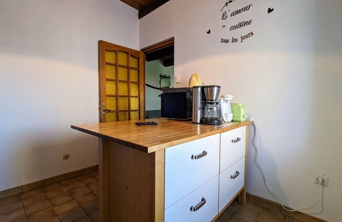 Saint-Front Cottage | Cozy Cottage Near Ski Resort and UNESCO Sites, Garden, 3BR, Fully Equipped in Saint-Front