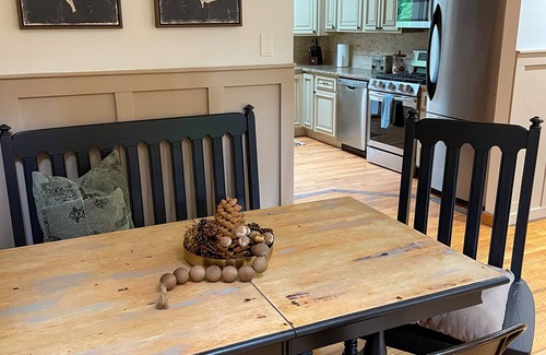 Gansevoort House | Cozy Cottage near Saratoga racetrack & SPAC