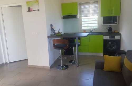 Sainte-Rose House | COZY COTTAGE + NETFLIX + WIFI + JACCUZZI + PARKING