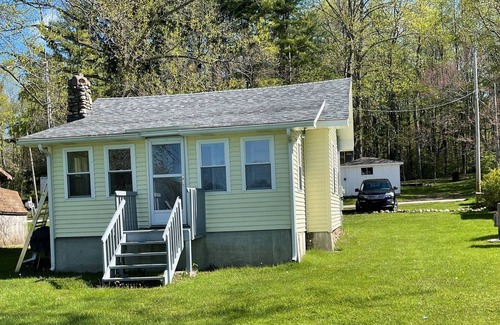Stroh Cottage | Cozy Cottage On Beautiful Pretty Lake With a Boat