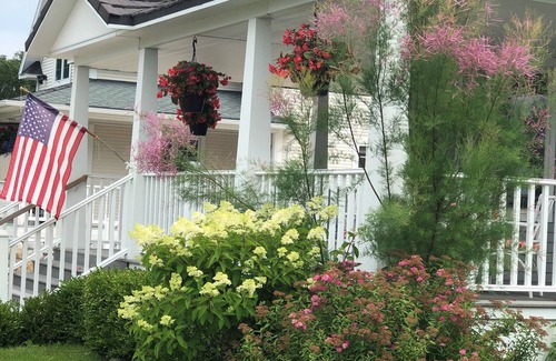 Boyne City Cottage | Cozy cottage on beautiful Lake Charlevoix
