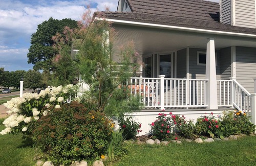 Boyne City Cottage | Cozy cottage on beautiful Lake Charlevoix