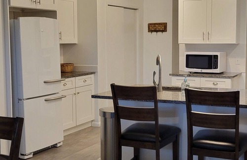 Palm Harbor House | Cozy Cottage on Canal backing Wildlife Preserve