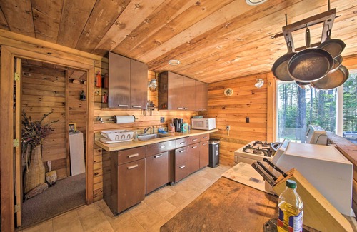Stonington Cottage | Cozy Cottage on Cat Cove w/Wraparound Deck!