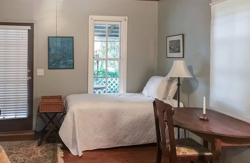 Bastrop Cottage | Cozy Cottage on Historic Property near Lost Pines Forrest and Bastrop State Park