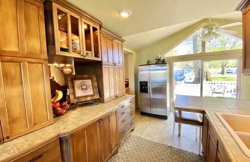 New Carlisle Cottage | Cozy Cottage On Hudson Lake - Near New Buffalo, Notre Dame & Amazon data center
