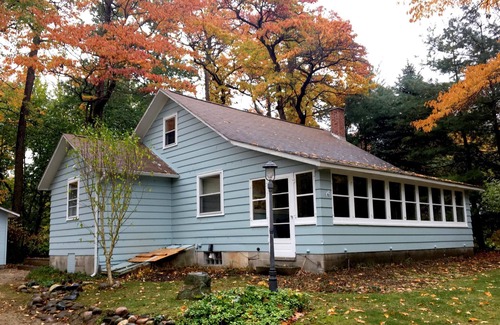 Fennville Cottage | Cozy Cottage on Lake Michigan, near Saugatuck!