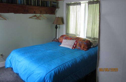 Camden Cottage | Cozy Cottage on the bottom of Mt. Battle within walking distance to town
