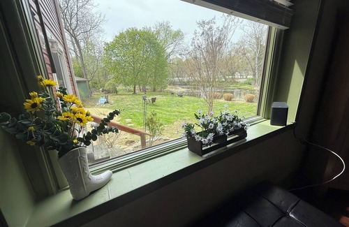 North East Cottage | Cozy Cottage on the North East River in Town!