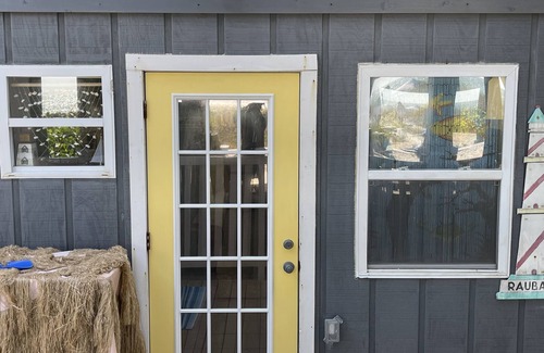 St. Petersburg - Clearwater Cottage | COZY COTTAGE ON PRIVATE BEACH *CLEARWATER/BELLEAIR BEACH