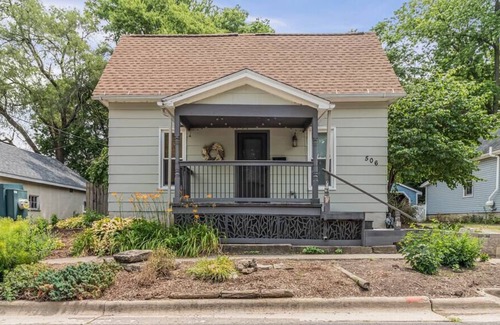 Urbana House | Cozy Cottage on Webber - Trautman STR