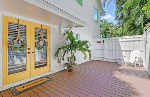 Sun Terrace Cottage | Cozy Cottage - Only 8 Minutes from The Beach in Naples!nn
