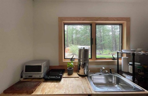 Saugerties House | Cozy cottage, quiet getaway perfect for winter skiing, summer hiking & HITS