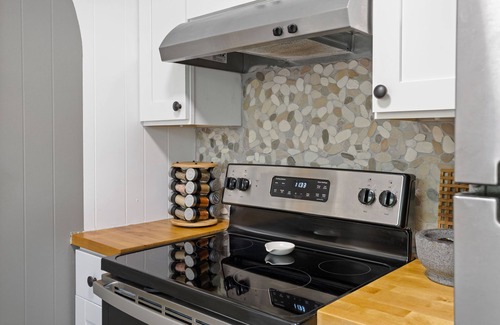 Albrightsville Cottage | Cozy cottage retreat in Albrightsville. 10 min from skiing and tubing!