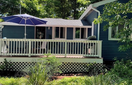 Baiting Hollow Cottage | Cozy Cottage Steps from Private Beach