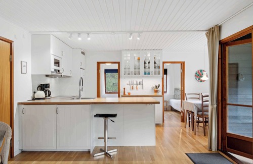 Lyngsbæk Strand House | Cozy cottage steps from Lyngsbæk beach