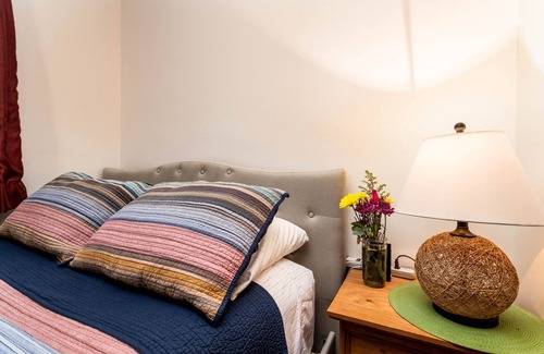 Cloverdale Cottage | Cozy cottage steps from the beach and lake!