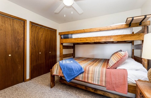 Cloverdale Cottage | Cozy cottage steps from the beach and lake!