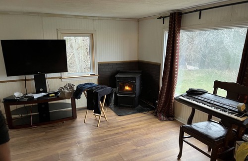 Malagash Cottage | Cozy cottage steps to Fisherman’s wharf. 5 min to Blue Sea Beach
