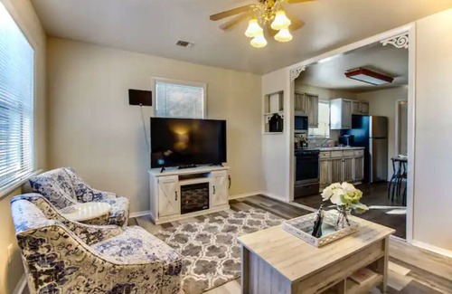 Government Hill House | Cozy Cottage-Style Home Near Historic Downtown