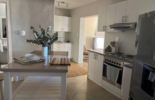 Klein Windhoek House | Cozy cottage, super spacious, home away from home, safe off street parking!