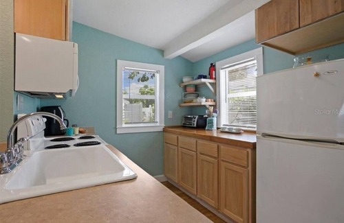 Madeira Beach Cottage | Cozy Cottage that js close to the beach and pet friendly! Work at the beach! BB